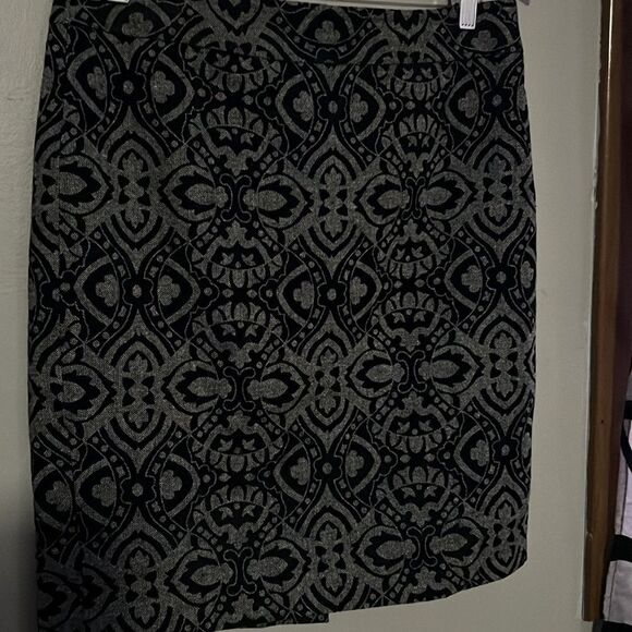 Ladies ANN TAYLOR Poly Wool lined Skirt size 8p like new - Picture 2 of 8